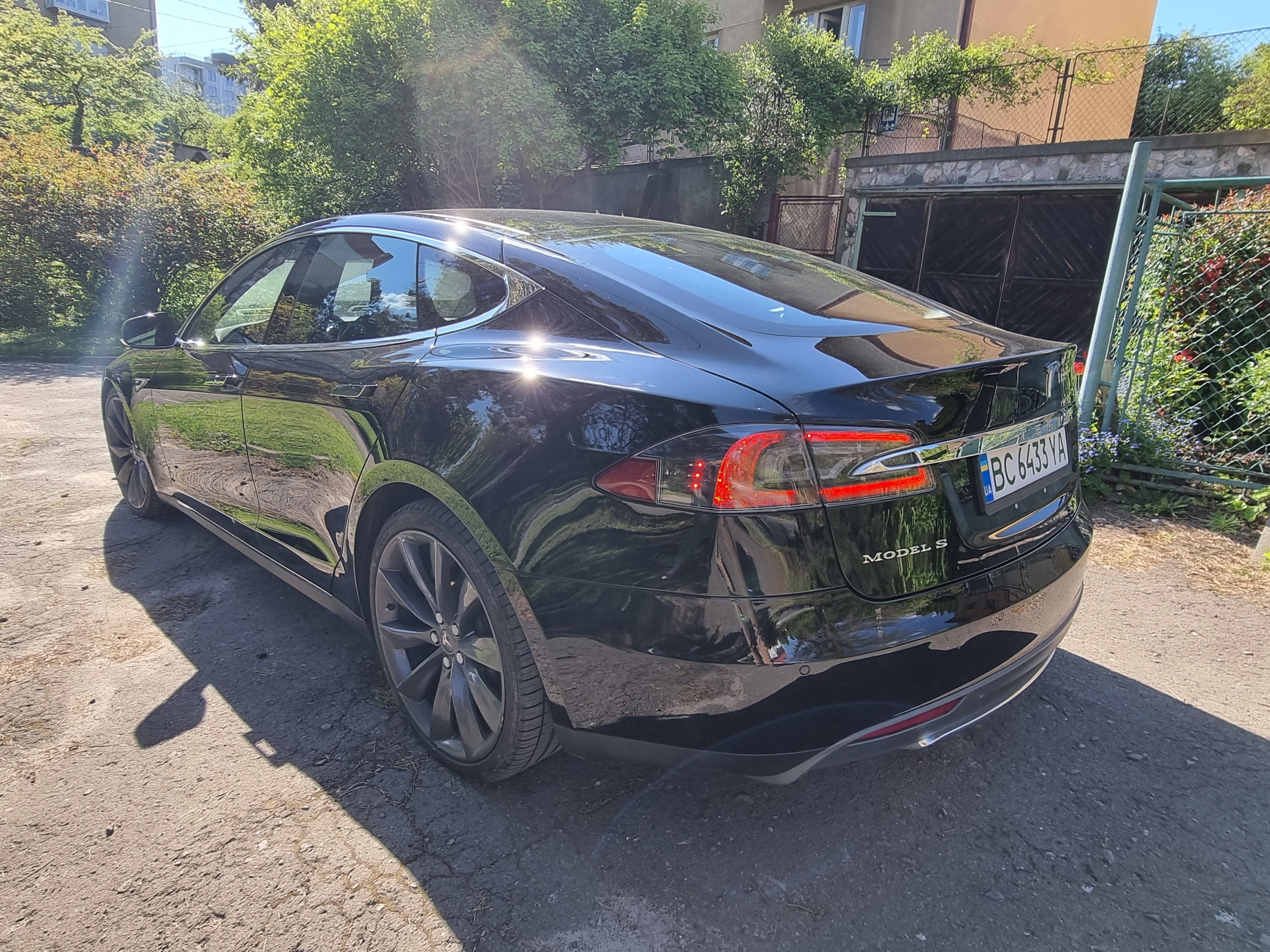 Tesla model S 2015