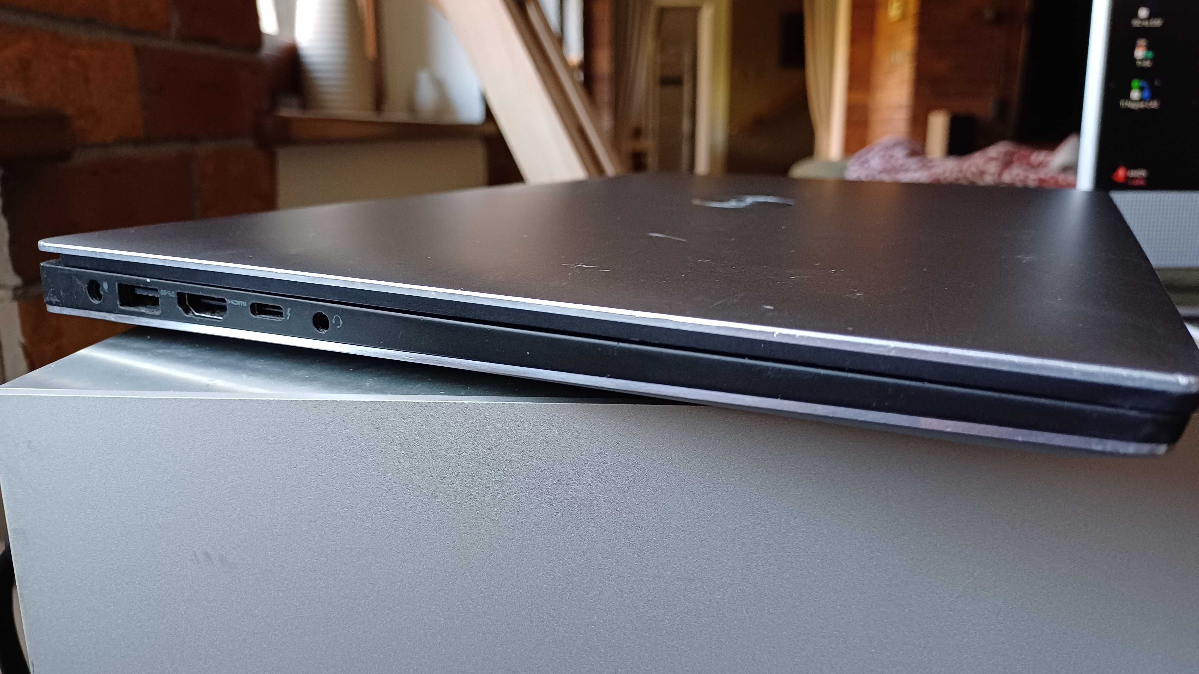 Stacja robocza Dell Precision 5520 i7 16GB 256GB Quadro M1200