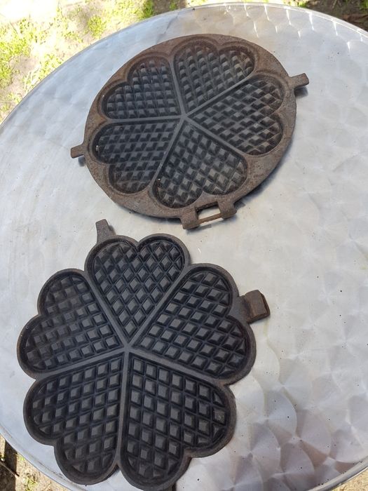 Nr16.Poniemiecka,przedwojenna, żeliwna gofrownica na piec,ogień