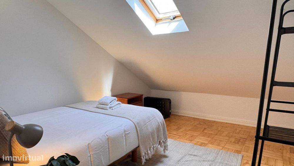 799989 - Quarto com cama de casal em...