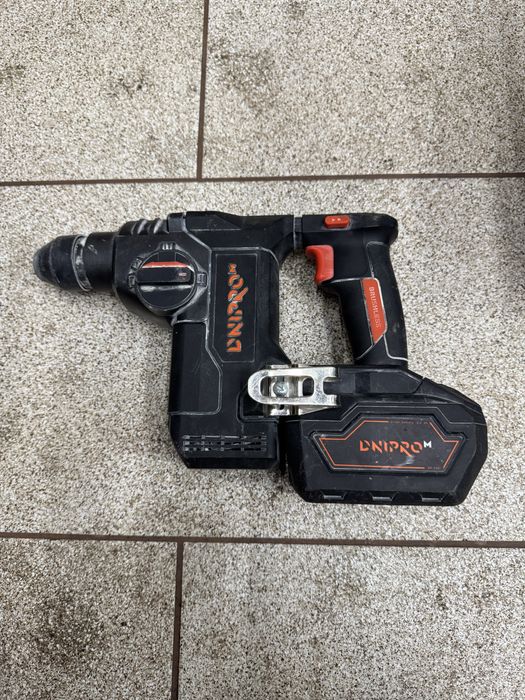 Перфоратор аккумуляторный dnipro m