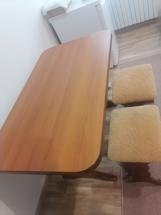 Стіл  дерево, табуретки