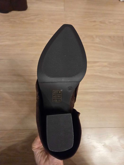 Nowe, brązowe kozaki zamszowe 38