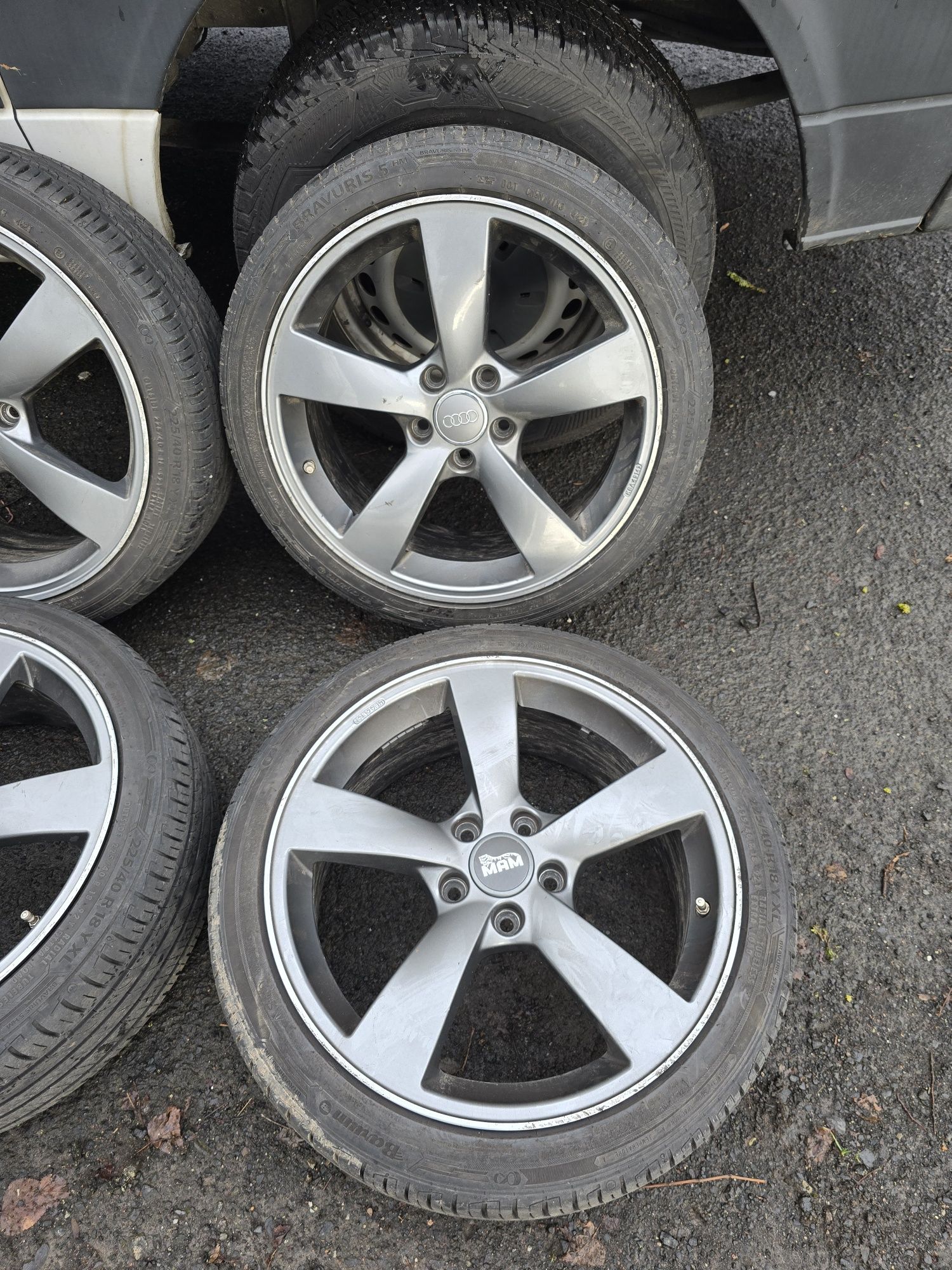 Koła felgi aluminiowe Audi A3  18 cali Opony lato 6 mm