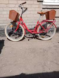 Велосипед  красного цвета