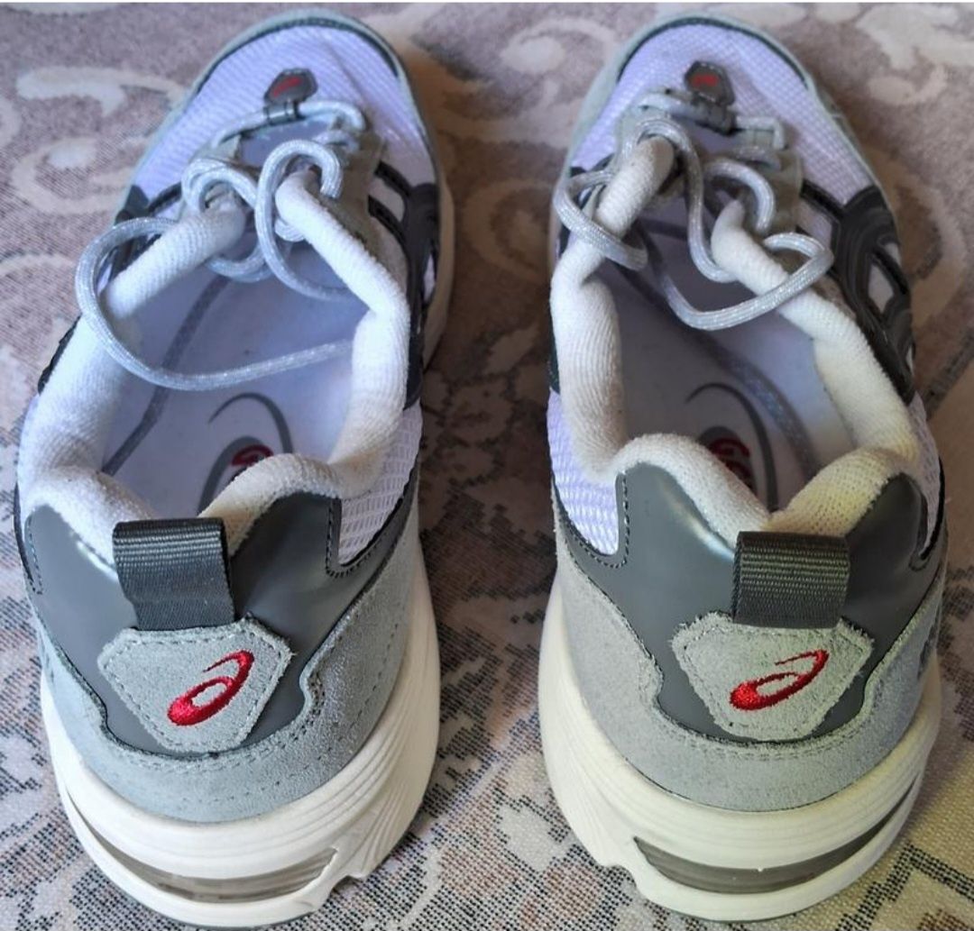 Кроссовки Asics Оригинал.Размер 42.5