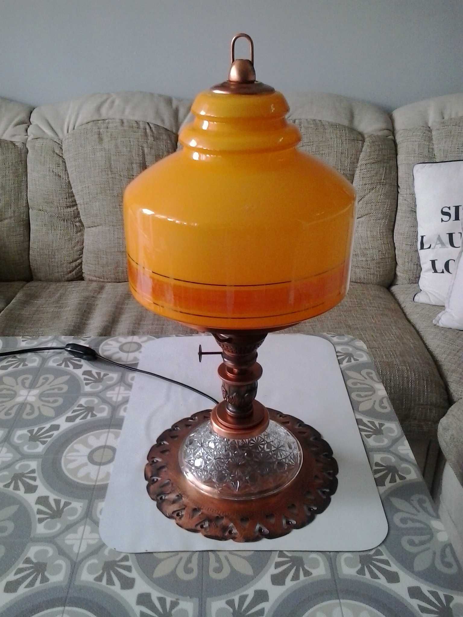 Stylowa lampa stołowa retro