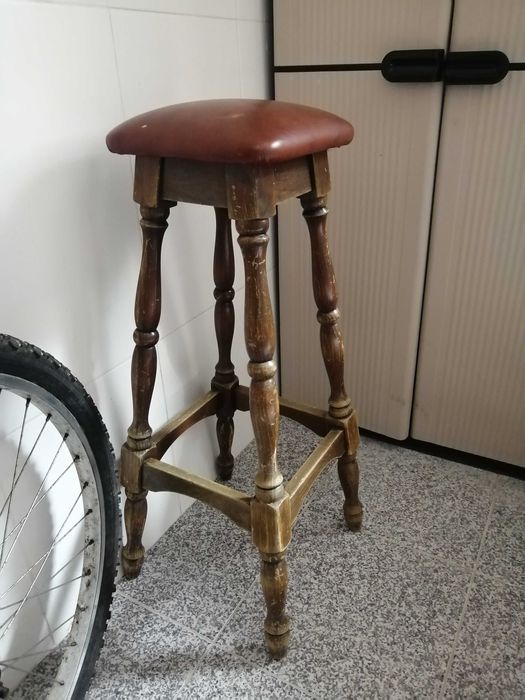 Banco alto vintage e Móvel de canto mesinha