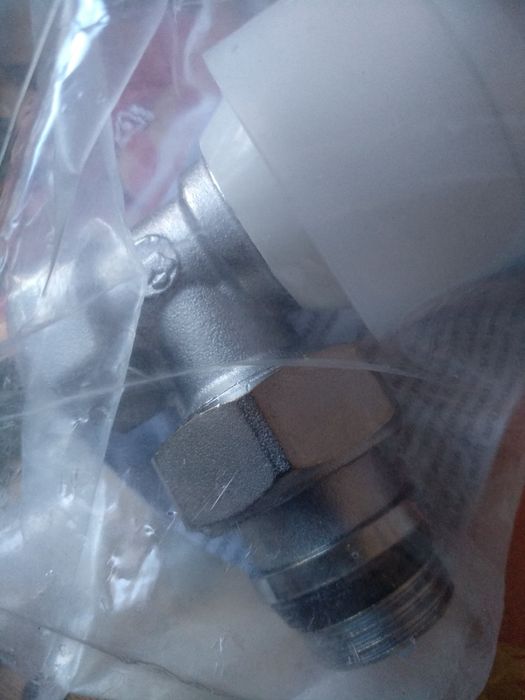 Кран радіаторний Giacomini 1/2" кутовий, подача + зворот. комплект
