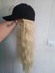 Czapka z peruką blond włosy