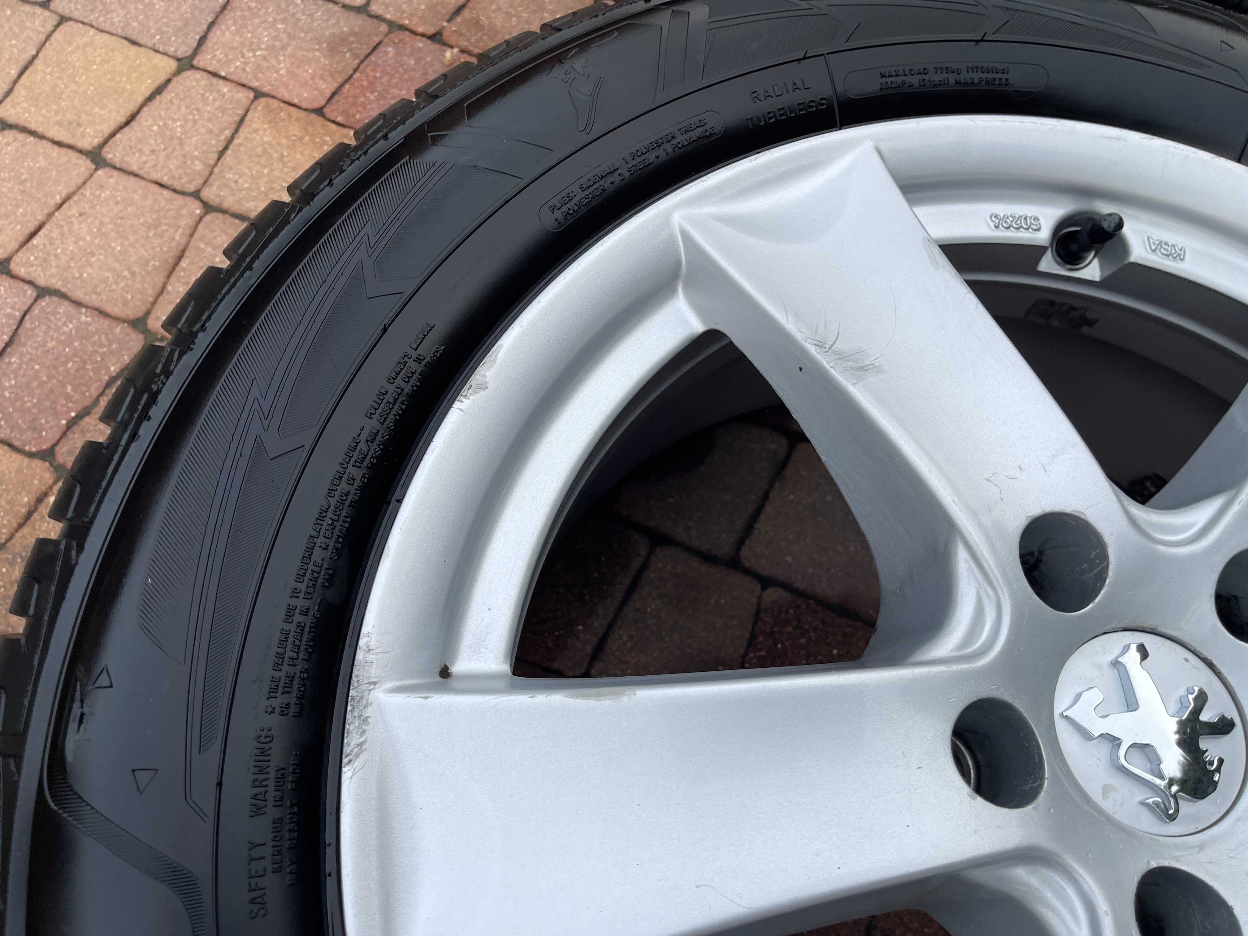 3772. Koła zimowe Peugeot 3008 5x108 Goodyear 215/65/17 2022/24r