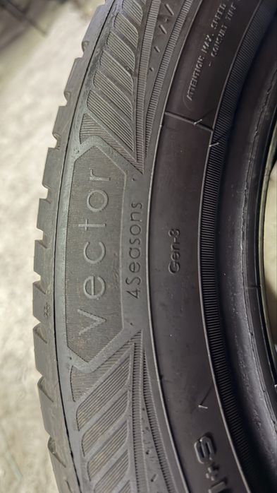 Pneus 205/55r16 GoodYear Vector 4Seasons XL com 80% de piso