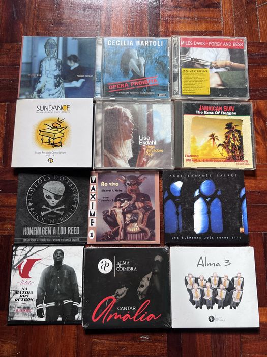 150 Cds originais em bom estado.