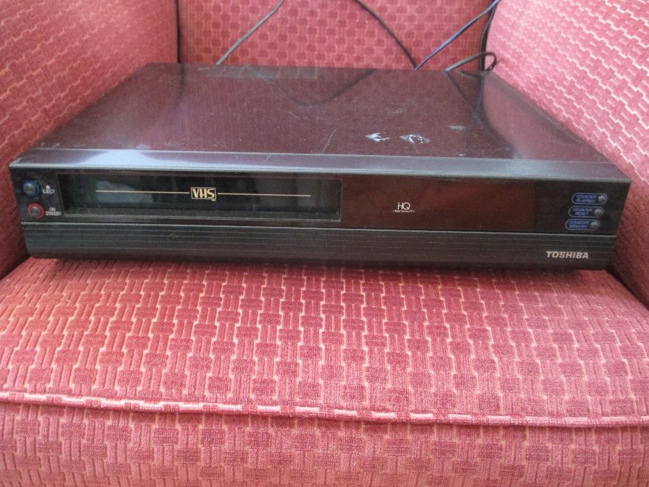 TOSHIBA Video Recorder V-93 W+Cassetes VHS
