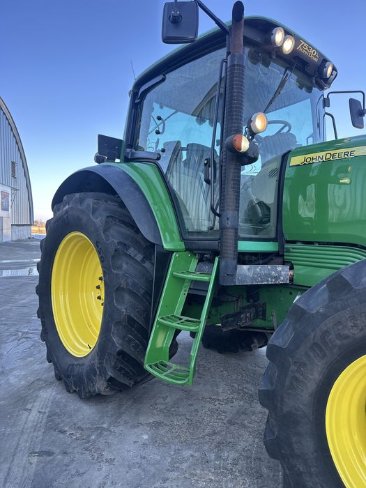 Трактор John Deere 7530