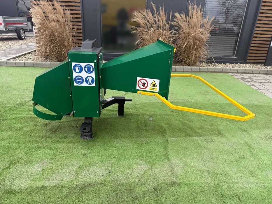 Rębak walcowy do gałęzi drewna do 8/11 cm do ciągnika WOM rozdrabniacz