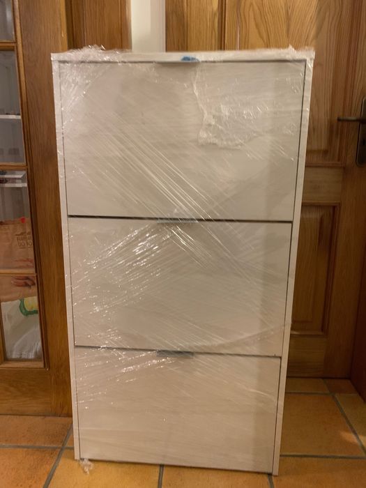 Sapateira em branco com 3 portas