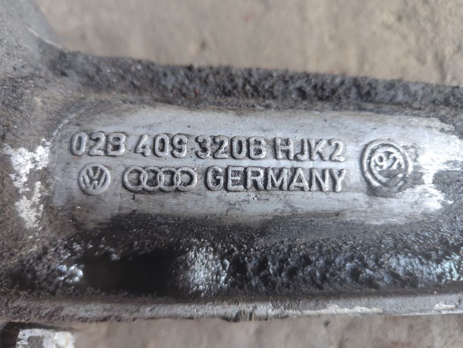 VW Transporter T4 1.9 TD obudowa flansza skrzyni biegów półosi