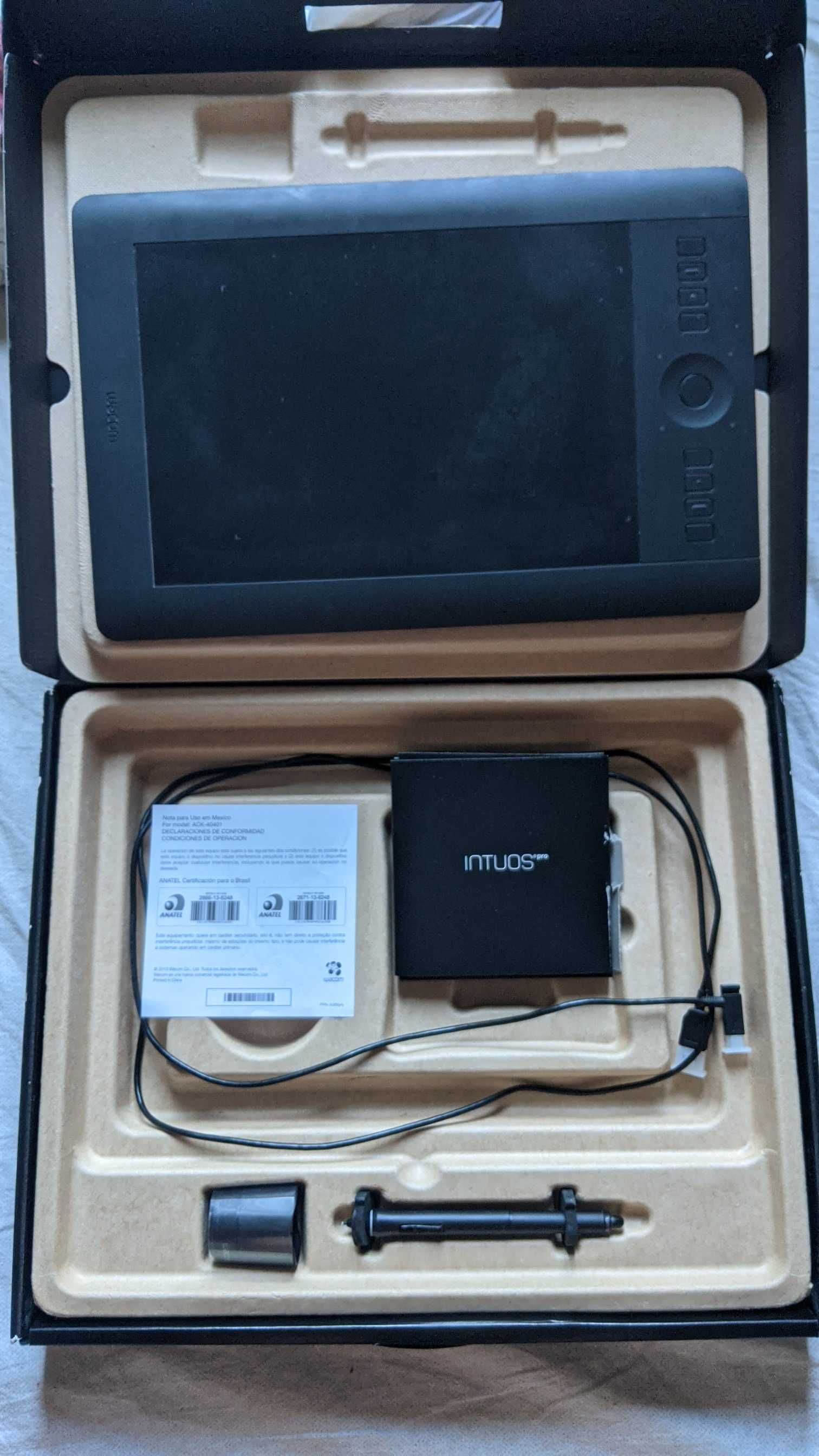 Графічний планшет Wacom Intuos Pro Medium (PTH-651/K)