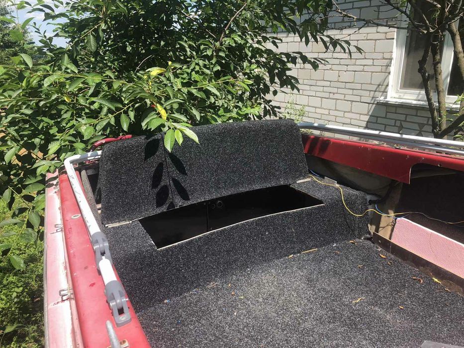 Лодка пластиковая