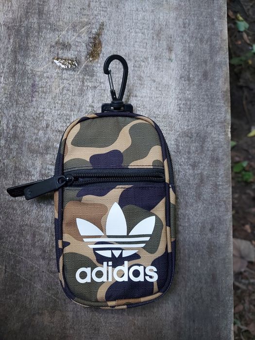 Saszetka adidas ,na karabińczyk moro