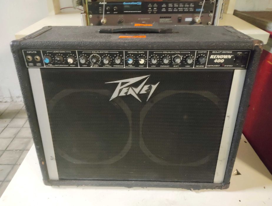 Coluna PEAVEY Renown 400/ALESIS GT Concert