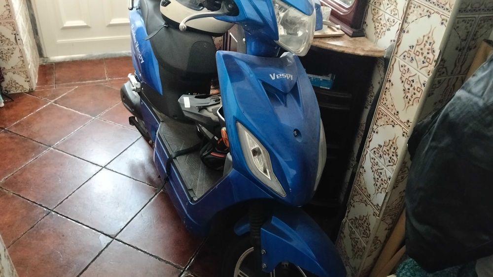 Mota elétrica como nova, bateria de lítio.