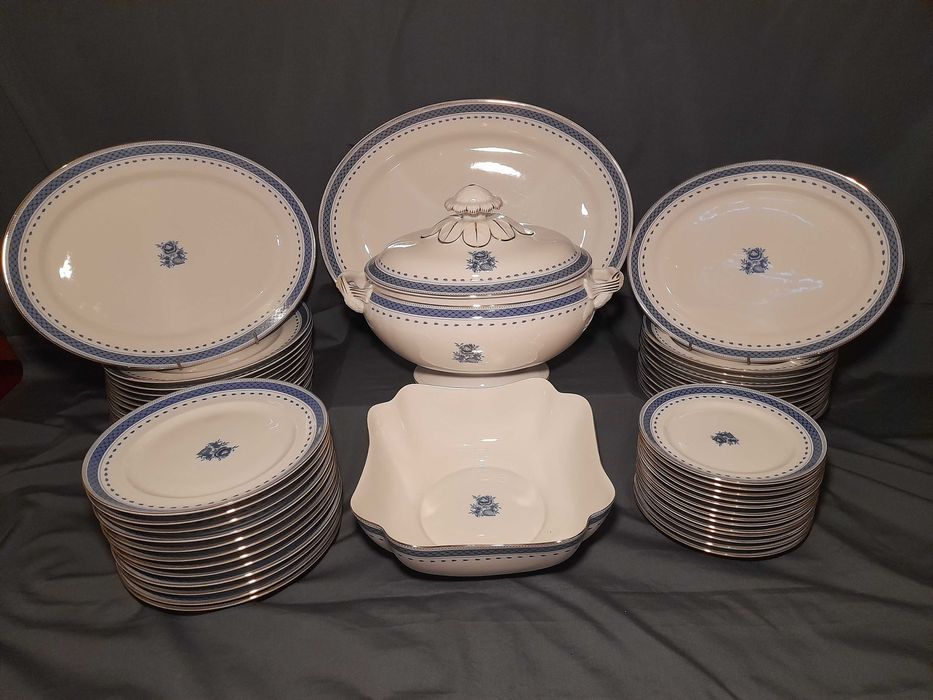 Pratos Vista Alegre, travessas, terrina - Serviço Cozinha Velha