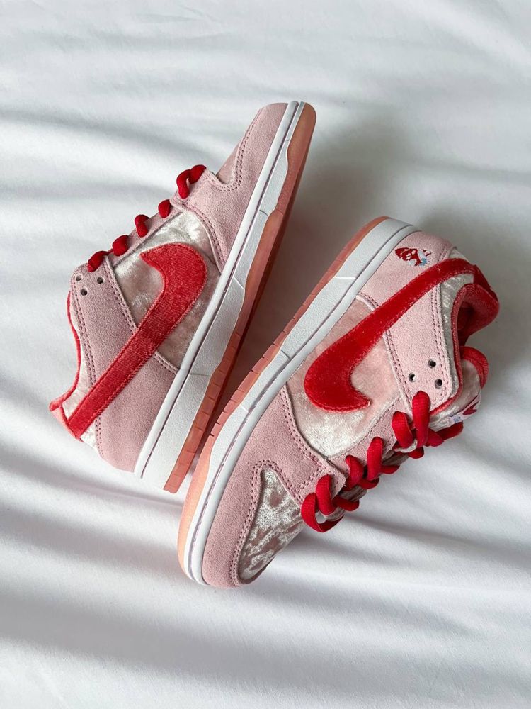 Жіночі кросівки StrangeLove X Nike SB Dunk Low Valentine's Day | найк