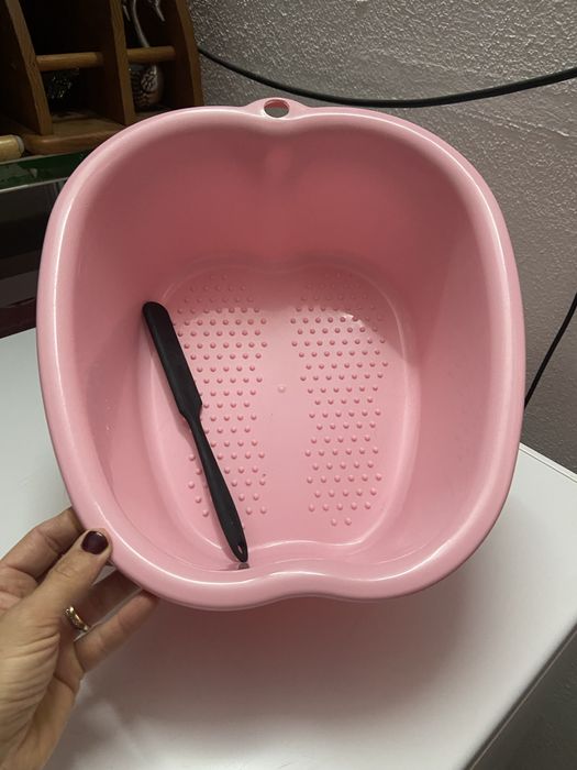 Lava pes para meter os pes de molho para os arrranjar