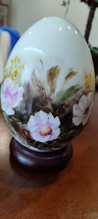 Par de ovos de avestruz pintados á mão