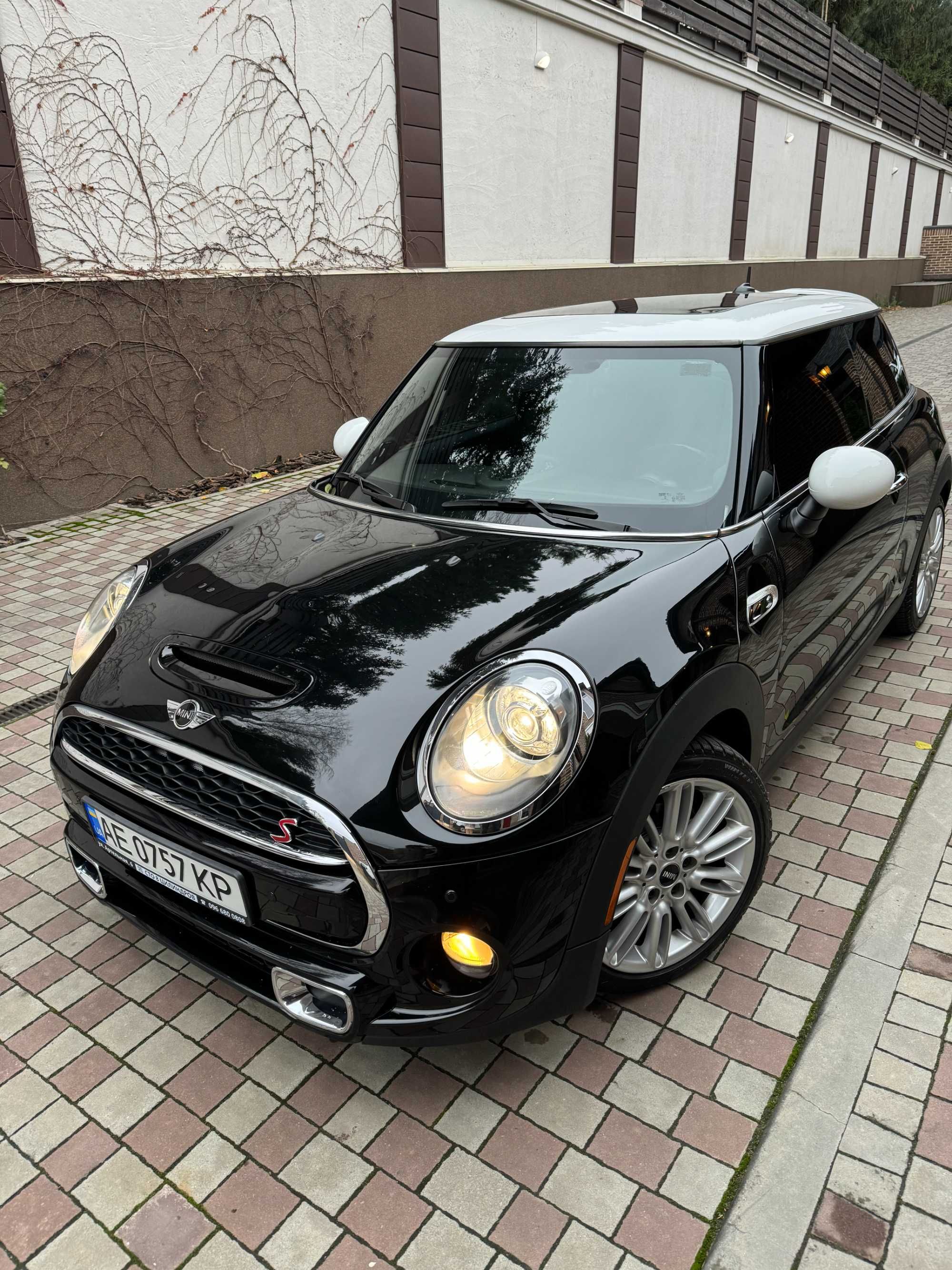 MINI Cooper S 2016, 2-літровий турбований двигун, шкіряний салон.