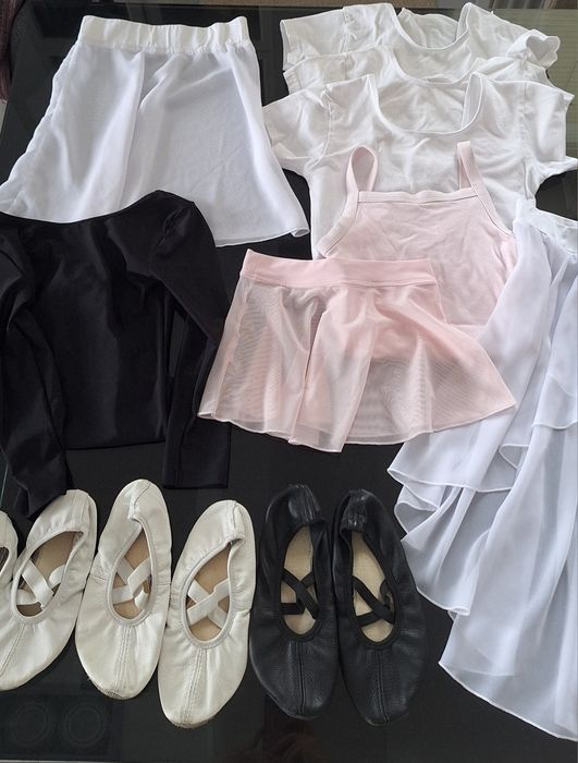 Zestaw ubrań na balet body, spódniczki, baletki białe czarne