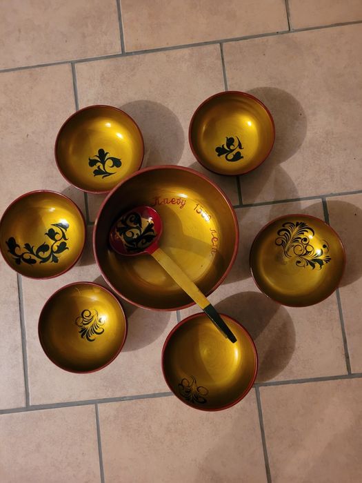 Komplet duża miska i sześć małych misek