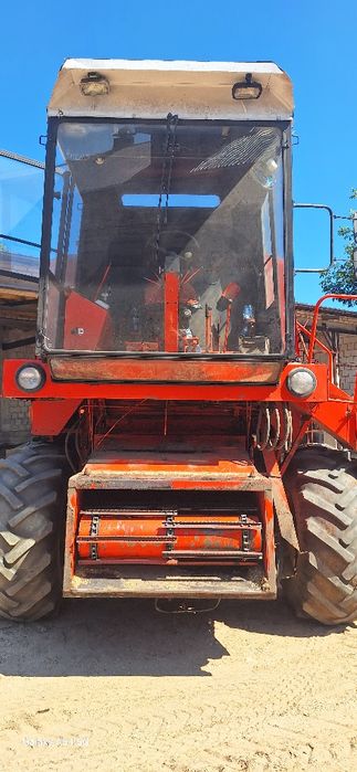 Kombajn Bizon Z056