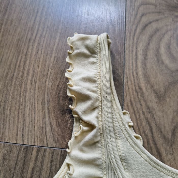 Żółty Crop top ramiączka falbanki