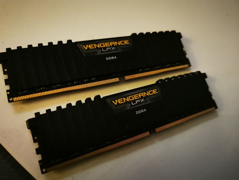 Pamięć RAM Corsair Vengeance LPX DDR4 64 GB (2x32 GB) 3600MHz CL18