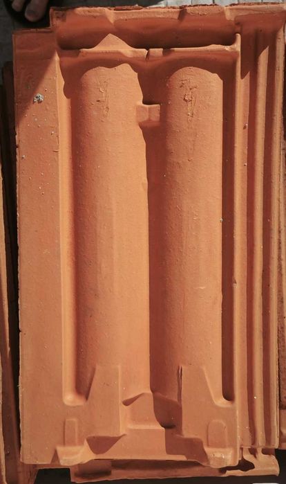 Vendo 40 telhas do tipo Plana Vermelha Marselha