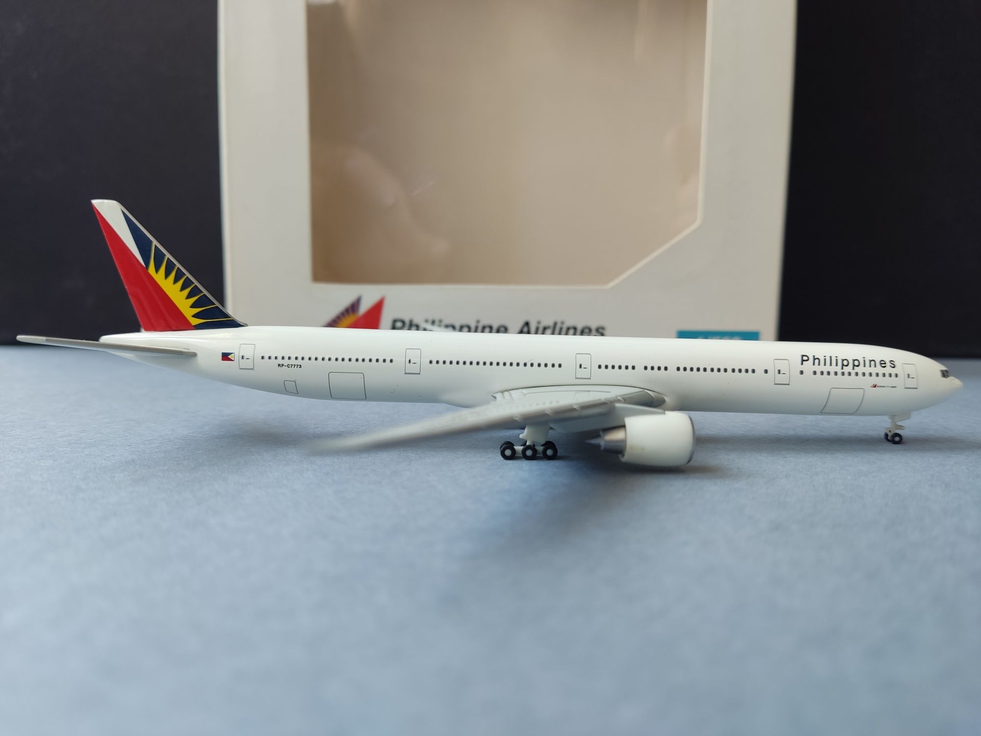 Herpa 777-300er Philippines