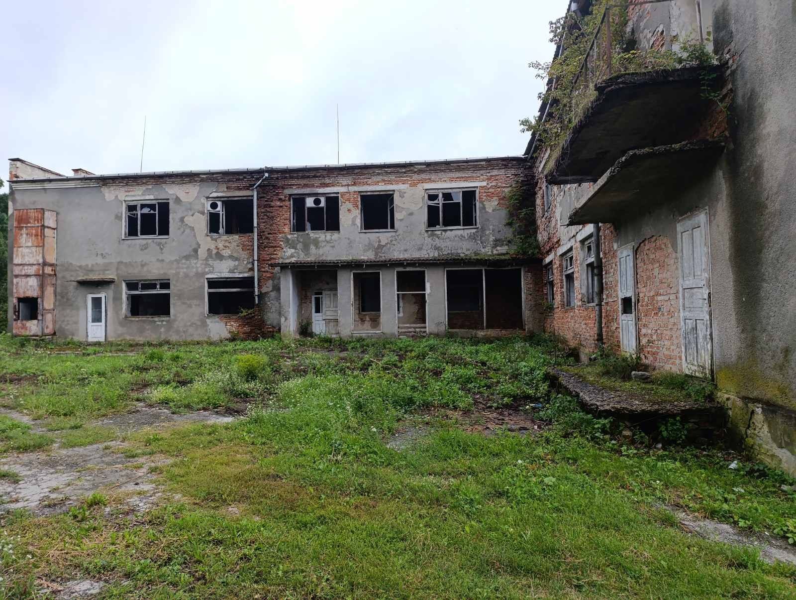 Частина нежитлового приміщення 2 поверхи з підвалом Терноп обл