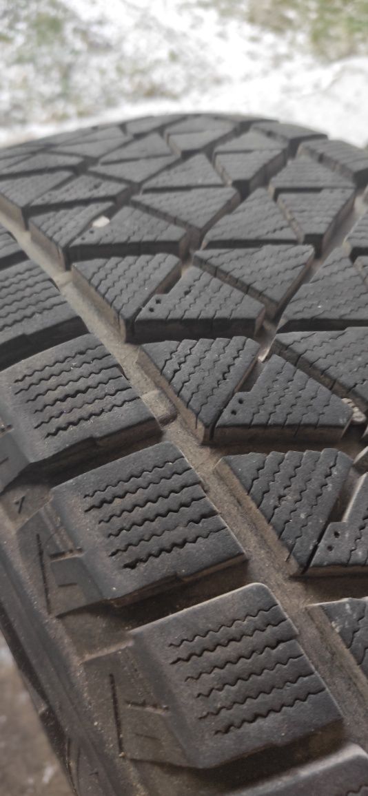 Bridgestone blizzak DM-V2 245/65/17