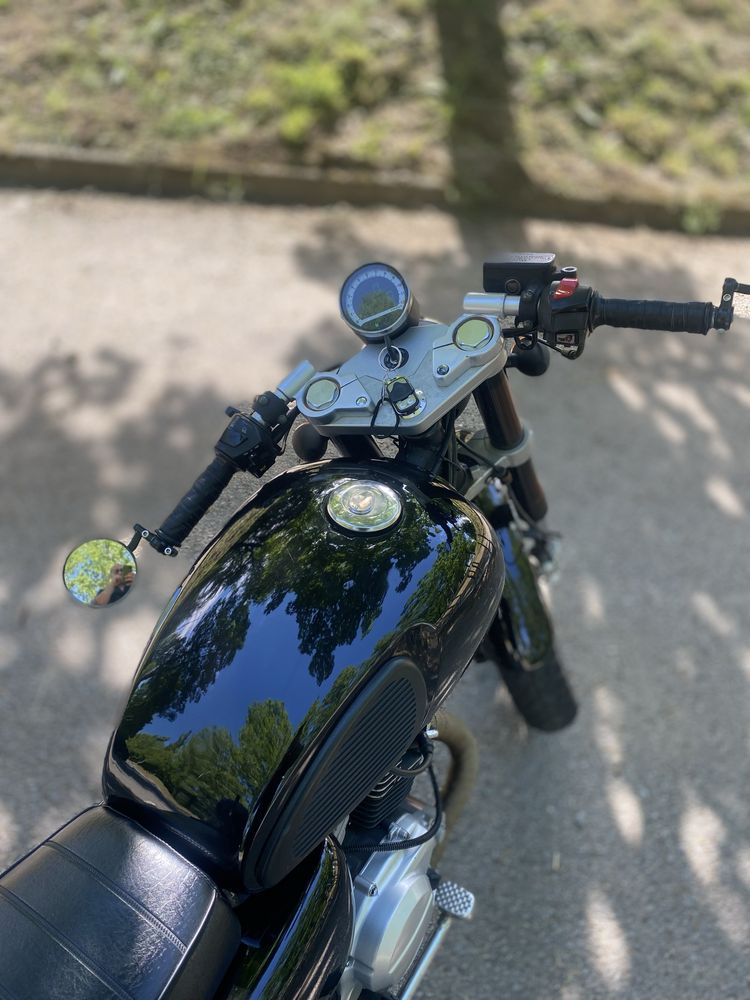 Cafe Racer 125cc.