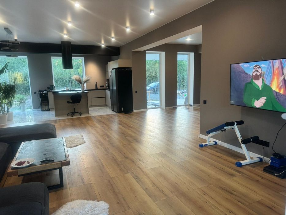 Сучасний сімейний будинок