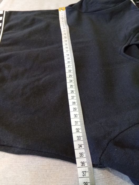 Krótka bluza z kapturem