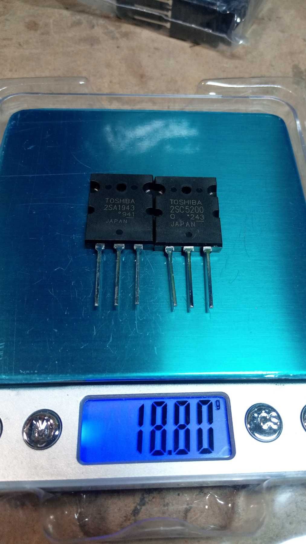 Біполярні транзистори 2SA1943 2SC5200.