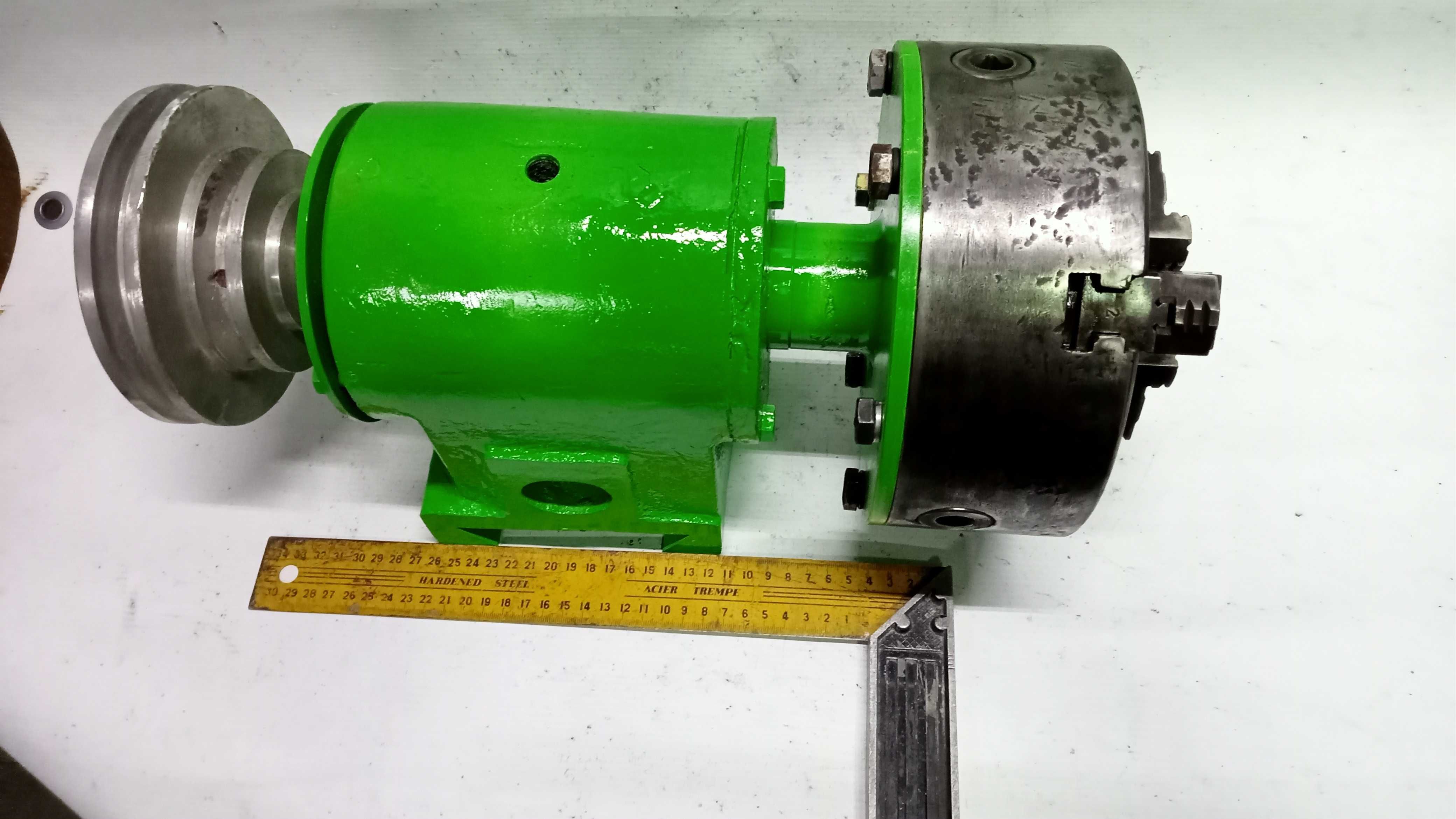 Wrzeciono z uchwytem tokarskim 200 mm