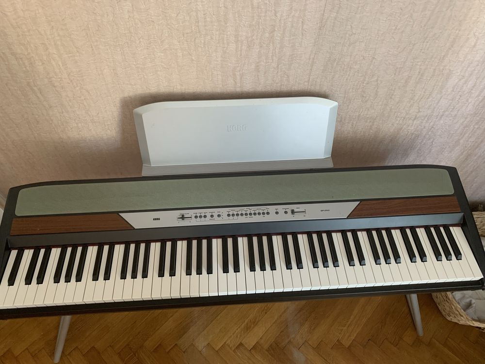 Korg S-250 цифрове піаніно , синтезатор