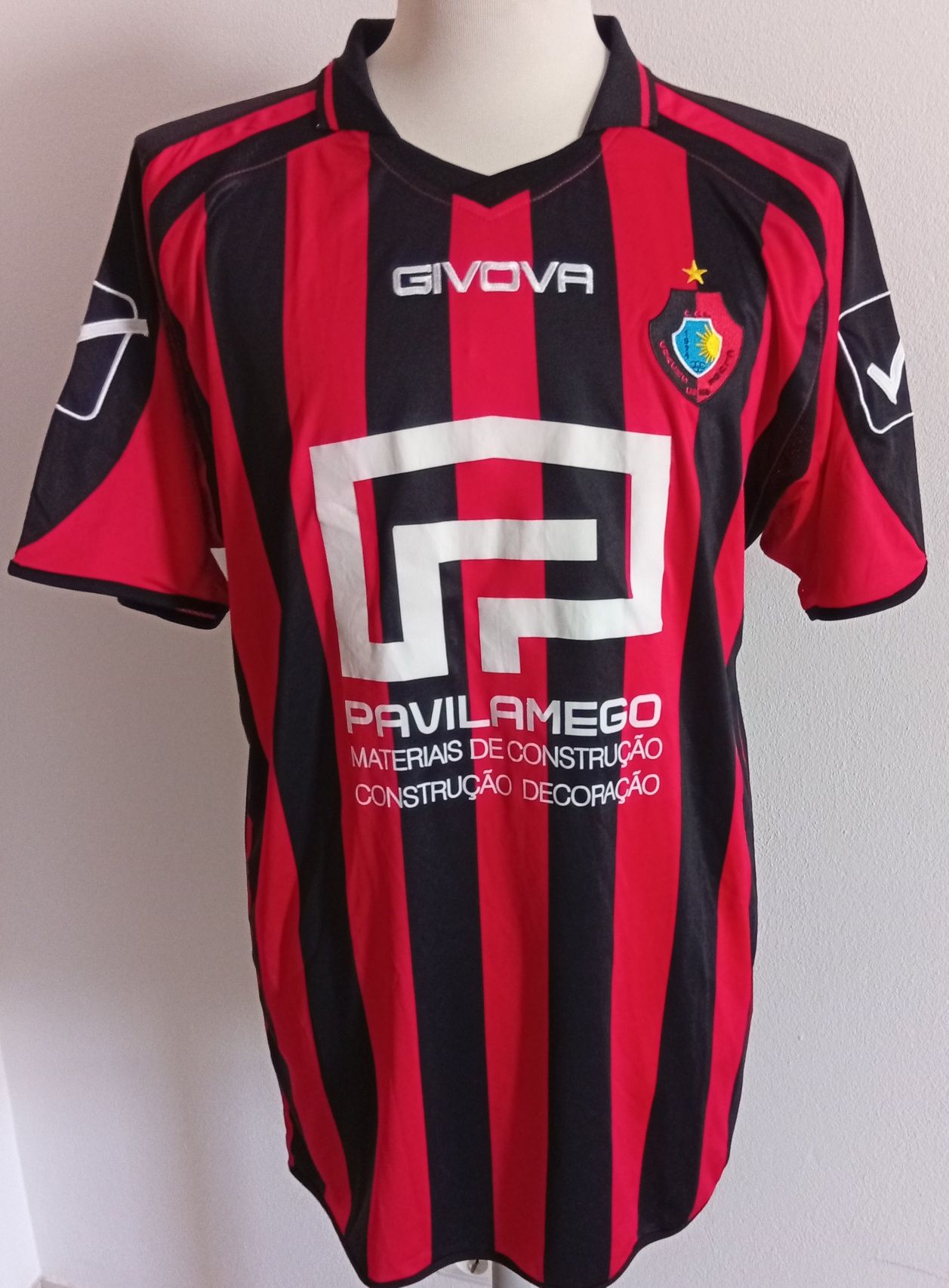 Conjunto de camisolas de futebol de diversos clubes
