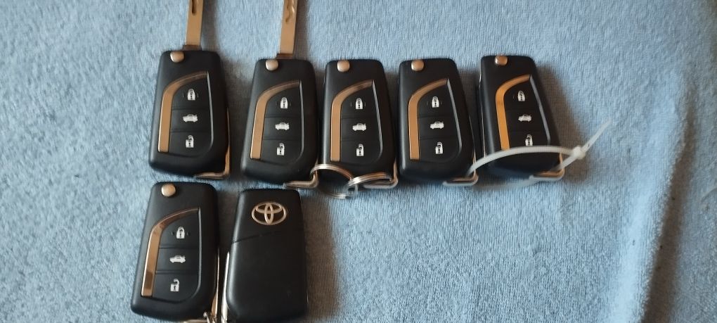 Klucz kluczyk zapasowy Toyota Avensis t27 t29 Verso auris Rav 4