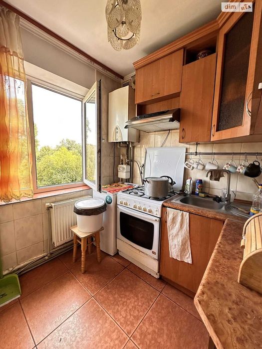 Продаж 3 кімнатної з ао, мікрорайон Сонячний